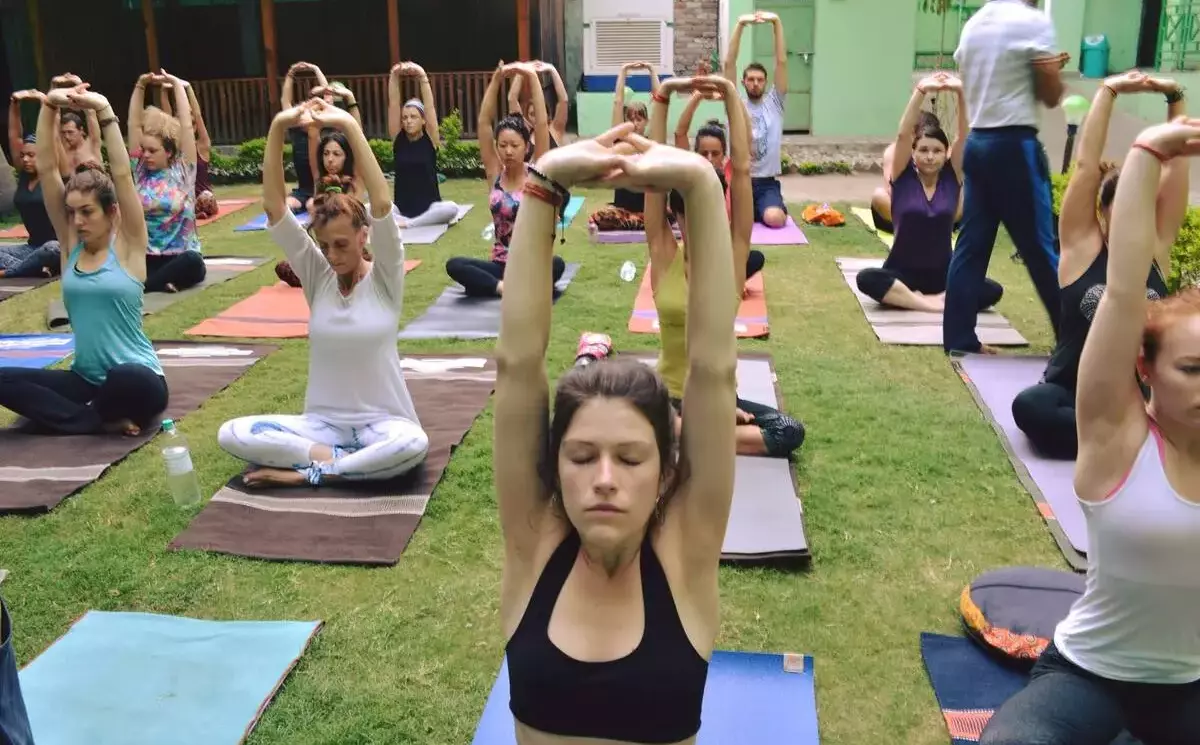 200-hour-yoga-teacher-training-rishikesh-yogpeeth
